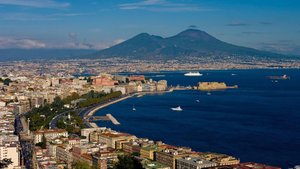 Италия.  Неаполь. Пешеходная прогулка по центру  города .