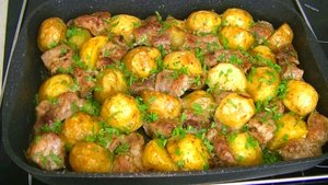 КАРТОШКА с МЯСОМ в духовке - простой обед для всей семьи.