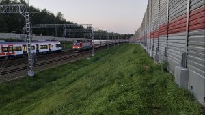 Электровоз ЭП20-045 с двухэтажным пассажирским поездом "Дневной экспресс"  Москва - Брянск