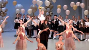 В школах и вузах по всей стране в этот день прошли торжественные линейки