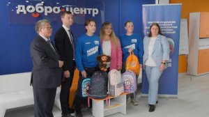 250901 Для первоклассников Макеевки из Югры доставили 600 рюкзаков