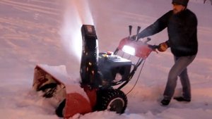 КАК РАБОТАЕТ СНЕГОУБОРЩИК? | СНЕГОУБОРЩИК В РАБОТЕ | DDE ST 1176LE