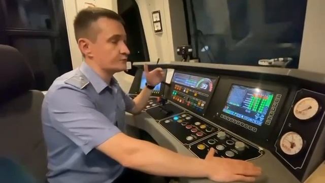 Поезд без машиниста в Московском метро остановится автоматически❌