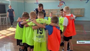 Открытая тренировка проекта «Футбол в школе» прошла в Барнауле