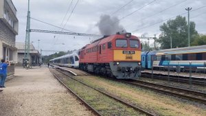 Тепловоз М62 628 191 перегоняет электропоезда Штадлер