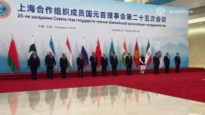 Кадры совместного фотографирования глав государств — членов ШОС перед заседанием.