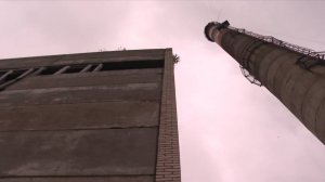 Селфи ценой в жизнь: экстремалка в Петербурге сорвалась с трубы котельной