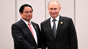 Путин провёл встречу с Премьер-министром Вьетнама Фам Минь Тинем в рамках саммита ШОС в Китае