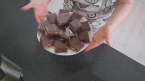 Шоколадное пирожное без выпечки, очень вкусно и просто.