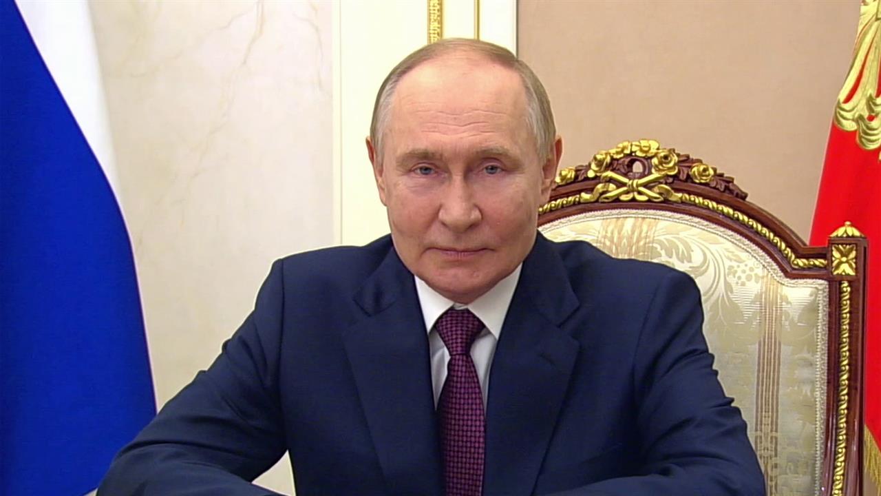 Владимир Путин поздравил школьников с Днем знаний смотреть онлайн