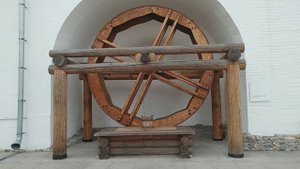 1. Конюшенный двор.