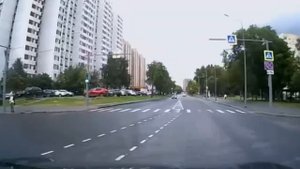 ‼️На пересечении Декабристов и Санникова подросток на роликах чуть не оказался под колесами авто‼️