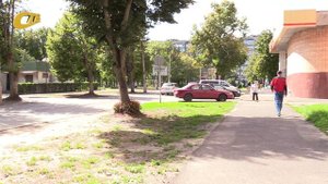 В ЖЕЛЕЗНОГОРСКЕ В РАЙОНЕ АПТЕКИ №100 ПО УЛ. ГАЙДАРА И ВОЗЛЕ ШКОЛЫ №8 ОБУСТРОЯТ ПАРКОВКИ