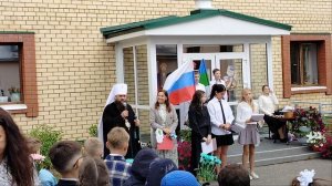 Митрополит Сыктывкарский и Коми-Зырянский посетил торжественную линейку в Русской православной школе