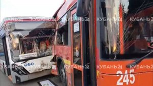 В Краснодаре троллейбус ночью наехал на оператора мойки в депо