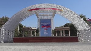 В центре Армавира ярко отметили День флага РФ