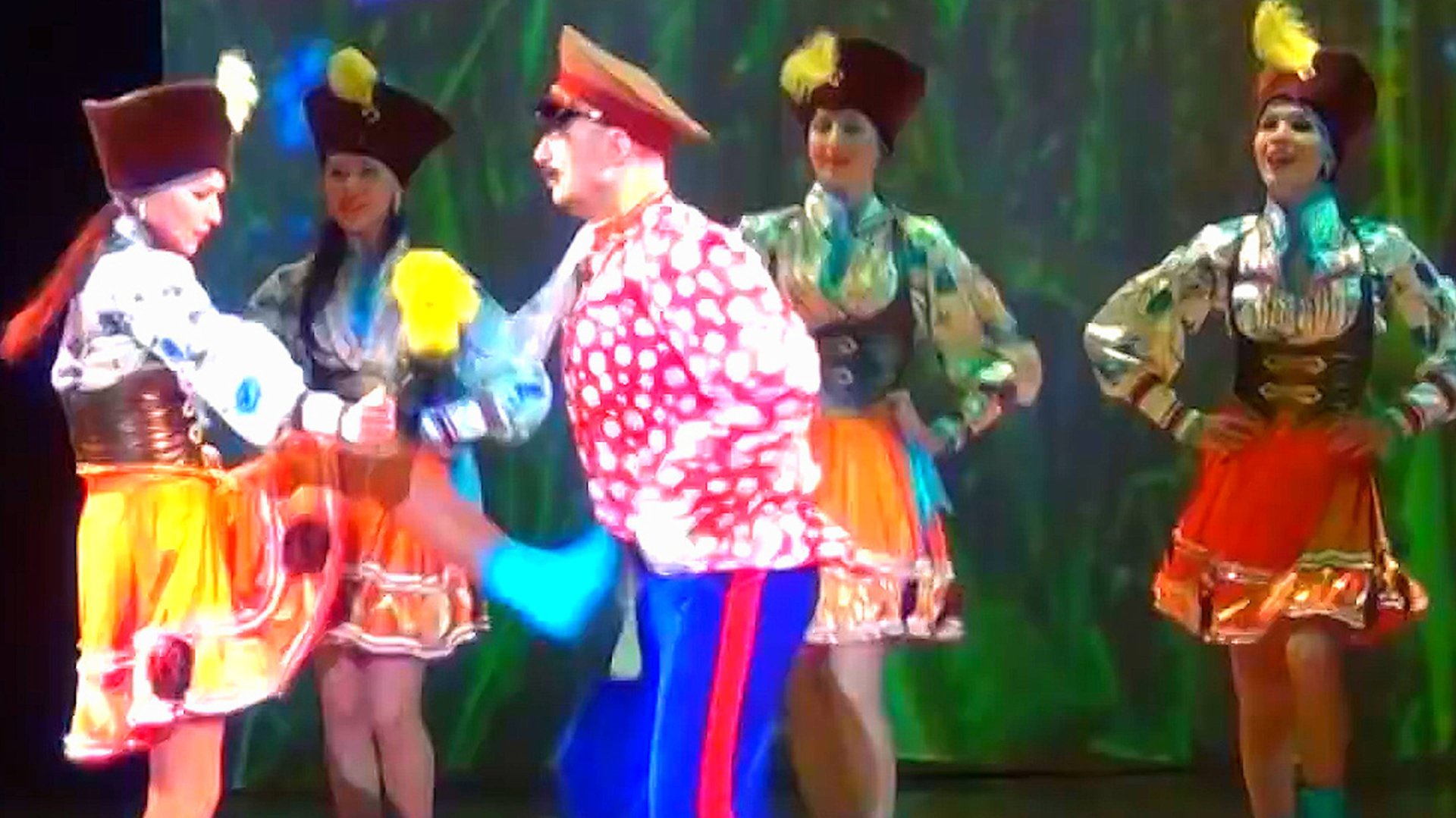 Шоу-балет ФАНТОМ, танец "Казачок", г. Чебоксары, ДК Тракторостроителей, 10.03.2012 г смотреть онлайн