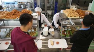 «Забойная» солянка и «Каменный цветок»: повара «АЛРОСА-Торг» разработали особое меню ко Дню шахтера