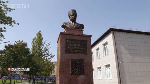 Бюст Герою России Абдулхакиму Исмаилову открыли в школе №28