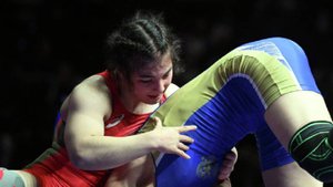 Устроивших драку участниц чемпионата России по борьбе дисквалифицировали