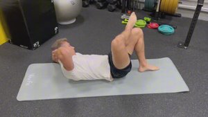 Скручивания с ногой на ногу