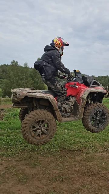 Дипломат на BRP отжигает на кросс трассе