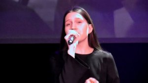 Сердце, тронутое голосом: уникальная манера исполнения молодой певицы и её трогательная песня.