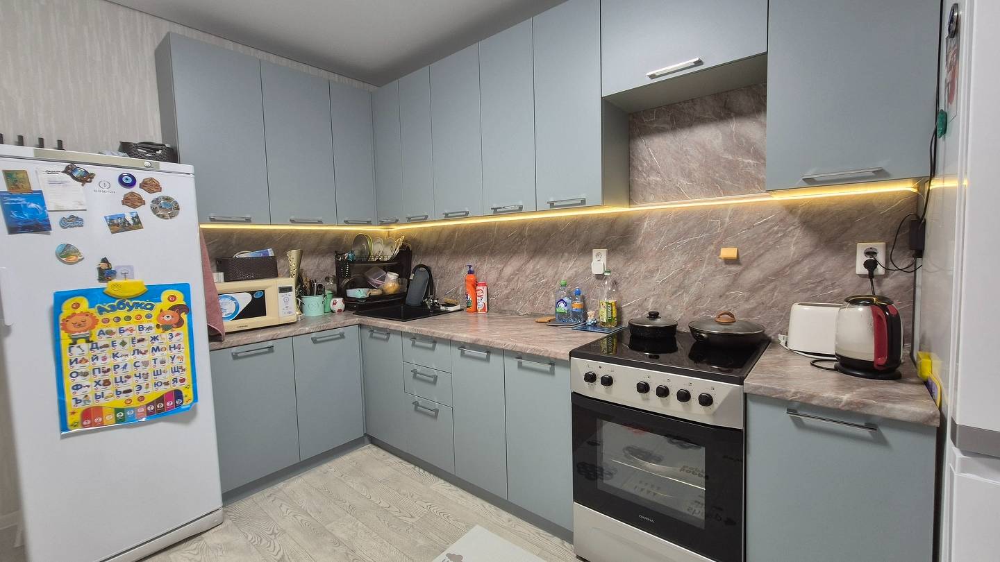 Продаётся просторная 2-комнатная квартира с современным ремонтом в современном ЖК «Акварель» (г. Зел смотреть онлайн