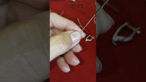 Как прикрепить серьги к швензе?