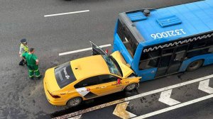 Три человека пострадали в ДТП с такси и автобусом на Калужском шоссе