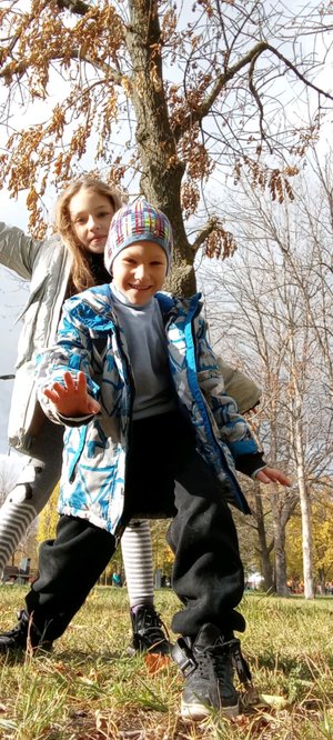 брат предложил поиграть 99 ночей и по флексить