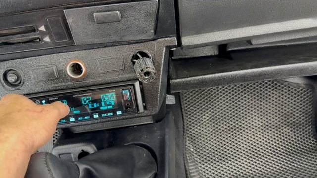 громкие 20ки в ниву Piranha 200 V.2 от dl audio смотреть онлайн