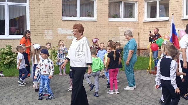 С первым днём осени 🍁 смотреть онлайн