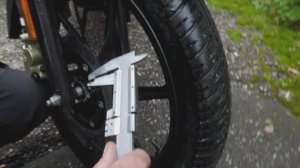 Стандартное ТО мотоцикла, на примере индийского TVS 150X. Часть 19. Глубина протектора, давление шин