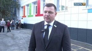 «Для них это особый день»: мэр Кургана пришёл на линейку к первоклашка 50-й школы