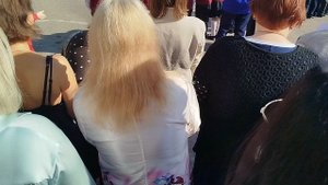 День знаний.Праздничная линейка в школе Самбо-70. Вынос знамени школы, подъём Государственного флага