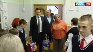 Полезные подарки: представители ООО «Агроснабсахар» поздравили с началом учебного года детей