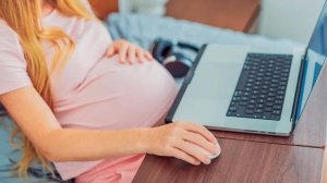 Студенткам увеличат пособия по беременности и родам с 1 сентября в России