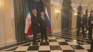 Владимир Путин и Президент Ирана Масуд Пезешкиан начинают двустороннюю встречу, 1 сентября 2025 г.