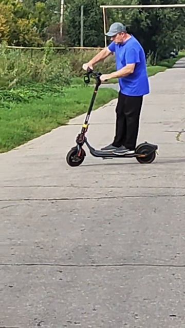 На самокате!!!