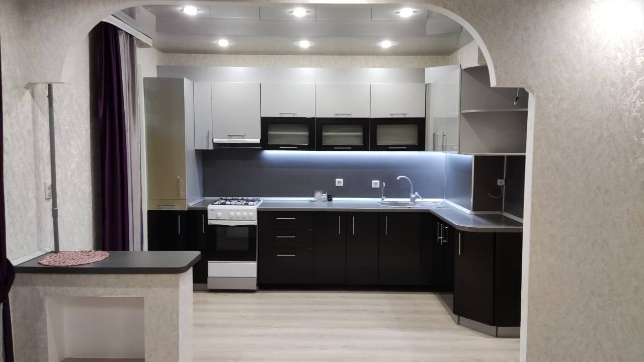 Продаётся уютная двухкомнатная квартира с евроремонтом в престижном ЖК «Акварели» смотреть онлайн