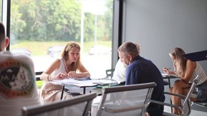 Торжественная передача ключей новоселам в жилом комплексе «Беринг»