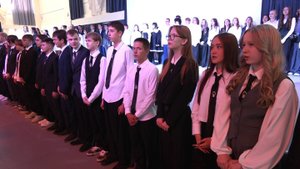 Лицеисты Нижневартовска встретили 1 сентября гимном на латинском языке