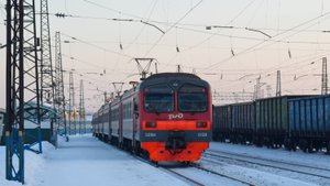 Электропоезд ЭД9М-0139. Резервом.