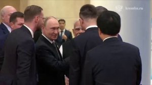 Путин, Моди и Си Цзиньпин поговорили втроём перед началом саммита ШОС.