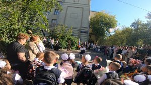 1 сентября линейка школа Ломоносова 1530 часть 2