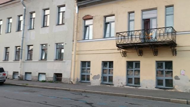 Дом-утюг,рядом с Обводным каналом!