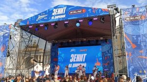 Выступление на Дворцовой площади в Санкт-Петербурге.