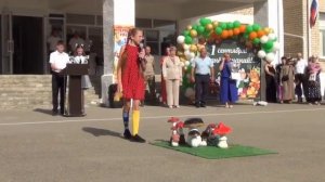 Пеппи длинный чулок на линейке у первоклашек.