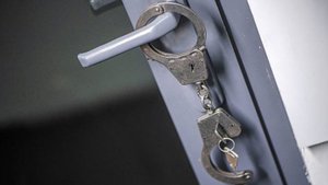 В Новосибирской области задержаны наркодилеры, поджегшие дом с силовиками